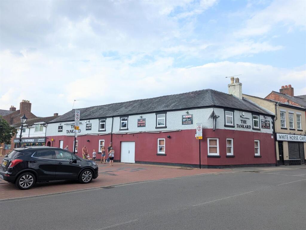 2 bed Apartment for rent in Croesowallt. From Roger Parry & Partners - Shrewsbury