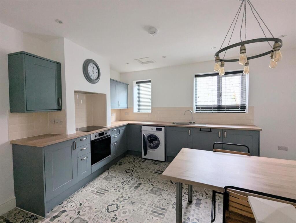 2 bed Apartment for rent in Oswestry. From Roger Parry & Partners - Shrewsbury 2 bed Apartment for rent in Oswestry. From Roger Parry & Partners - Shrewsbury