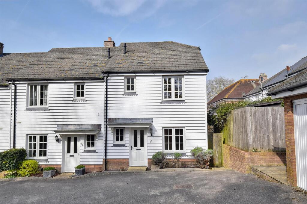 3 bed End of Terrace for rent in Tenterden. From Rush Witt & Wilson - St.Leonards-on-sea