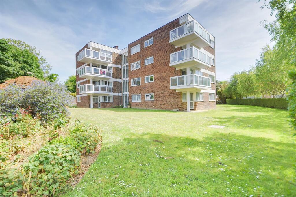 2 bed 1st Floor Flat for rent in Lunsford's Cross. From Rush Witt & Wilson - St.Leonards-on-sea