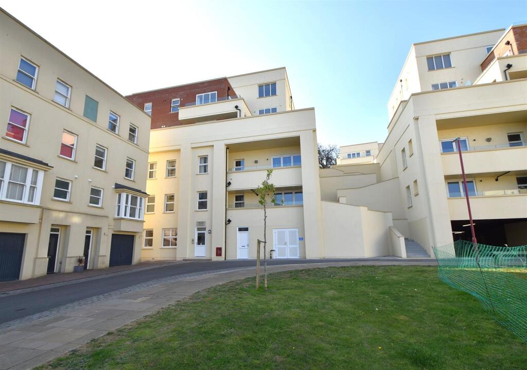 2 bed Apartment for rent in Hastings. From Rush Witt & Wilson - St.Leonards-on-sea