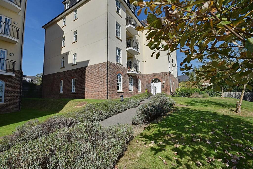 2 bed 1st Floor Flat for rent in Bexhill. From Rush Witt & Wilson - St.Leonards-on-sea