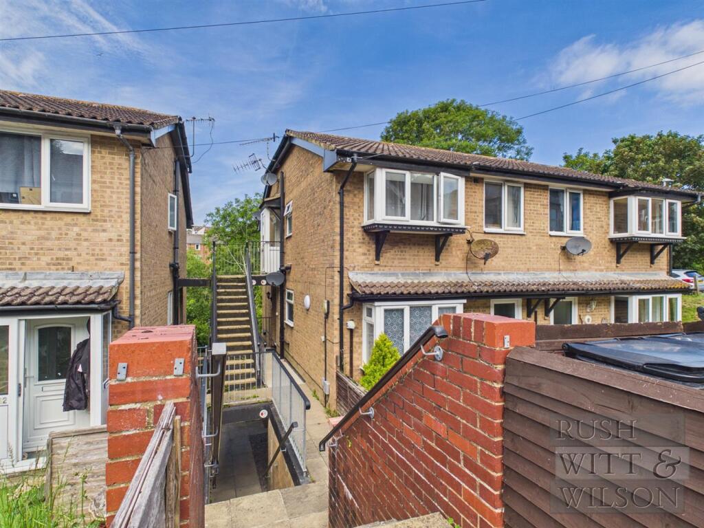 2 bed 1st Floor Flat for rent in Bachelor's Bump. From Rush Witt & Wilson - St.Leonards-on-sea