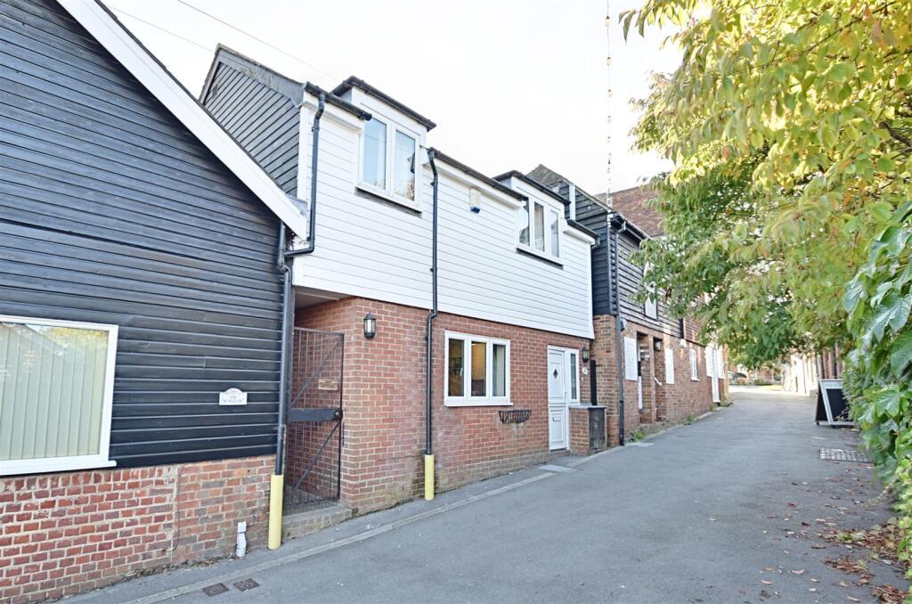 2 bed Mid Terraced House for rent in Tenterden. From Rush Witt & Wilson - St.Leonards-on-sea 2 bed Mid Terraced House for rent in Tenterden. From Rush Witt & Wilson - St.Leonards-on-sea