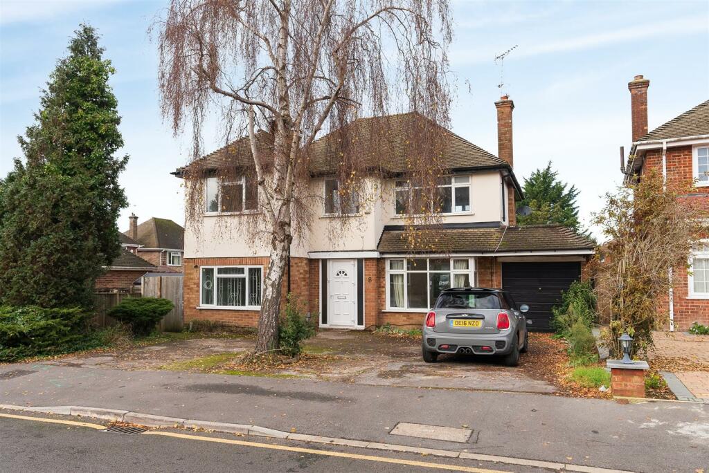 5 bed Detached House for rent in Uxbridge. From R.Whitley and Co