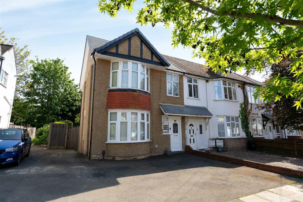 4 bed Semi-Detached House for rent in West Drayton. From R.Whitley and Co