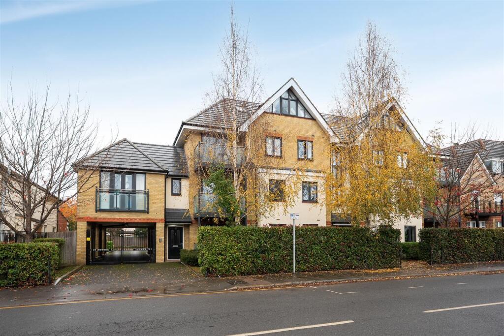 2 bed Apartment for rent in West Drayton. From R.Whitley and Co