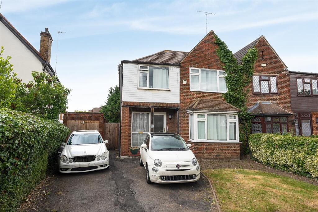 3 bed Semi Detached for rent in West Drayton. From R.Whitley and Co 3 bed Semi Detached for rent in West Drayton. From R.Whitley and Co