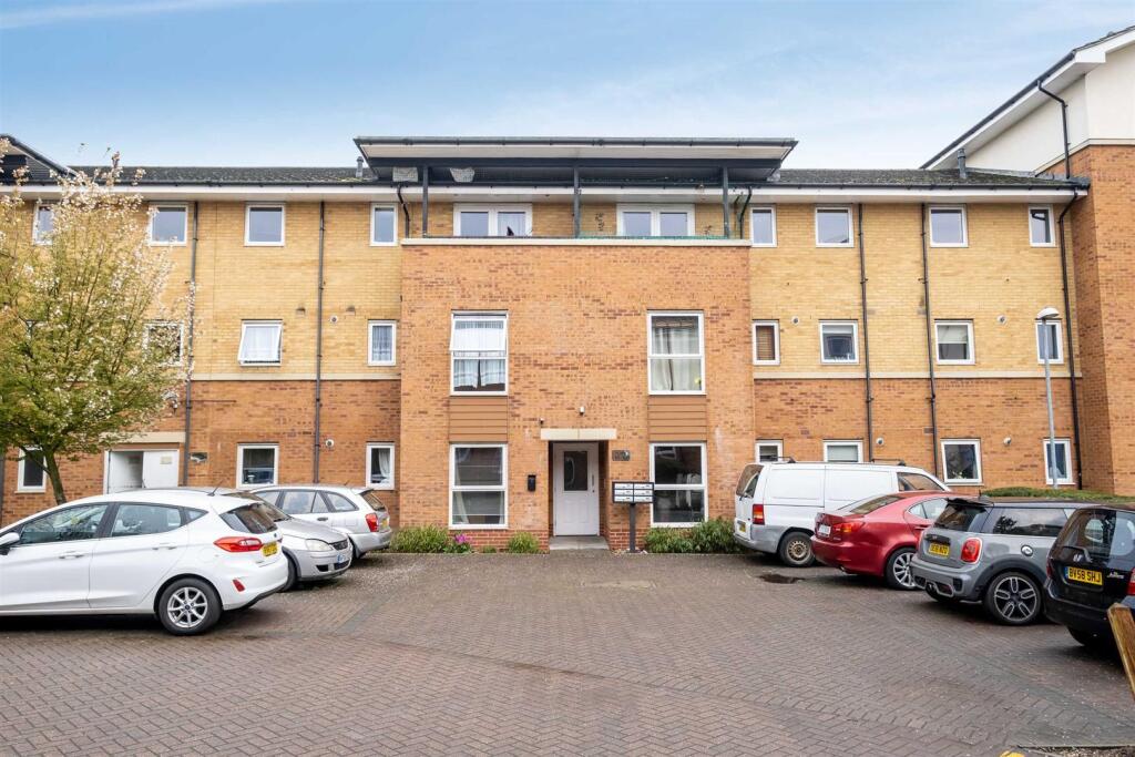 2 bed Apartment for rent in West Drayton. From R.Whitley and Co