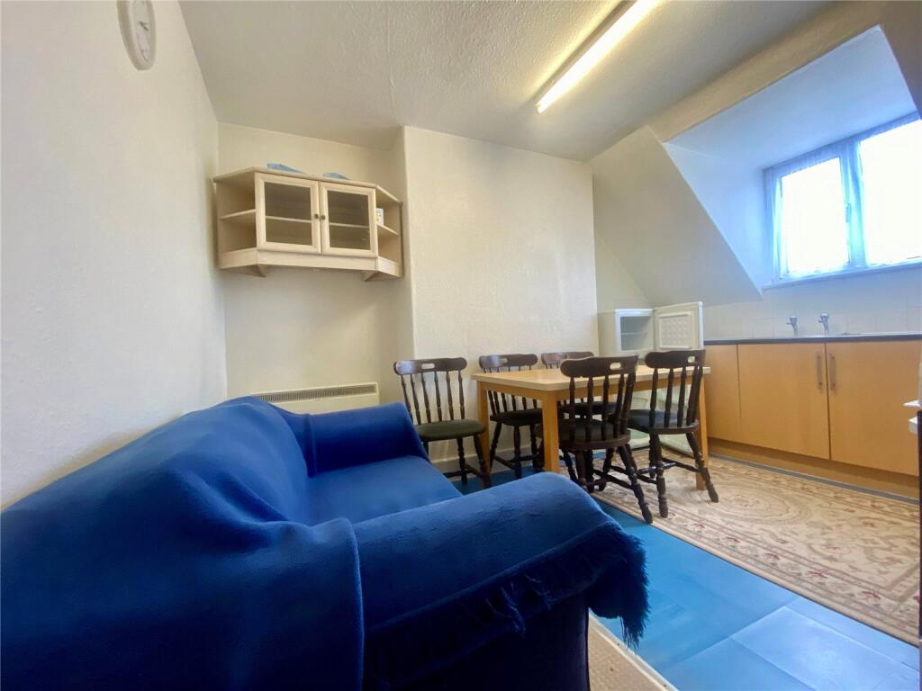 2 bed Apartment for rent in Hayes. From R.Whitley and Co