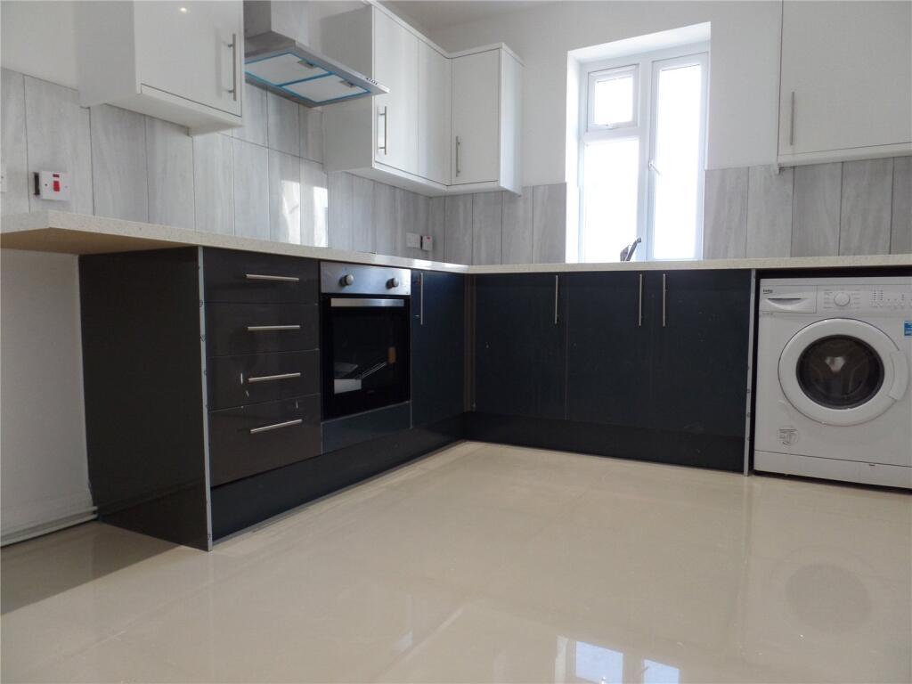 2 bed Apartment for rent in Yiewsley. From R.Whitley and Co