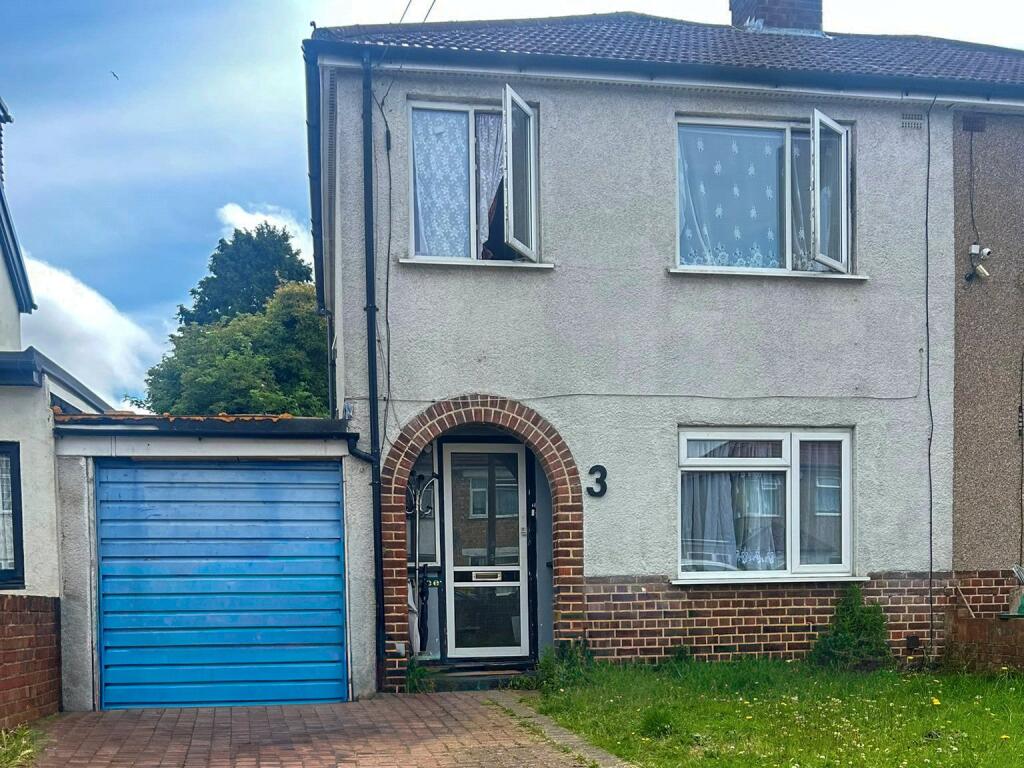 4 bed Semi Detached for rent in Southall. From R.Whitley and Co 4 bed Semi Detached for rent in Southall. From R.Whitley and Co