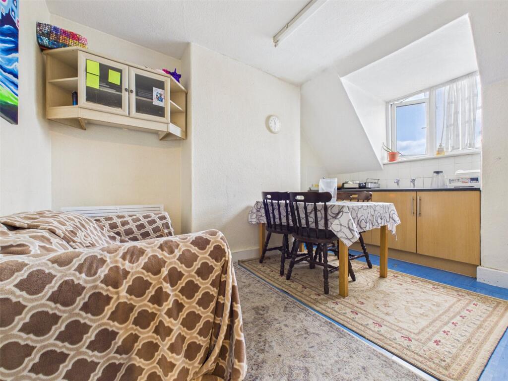 2 bed Apartment for rent in Hayes. From R.Whitley and Co