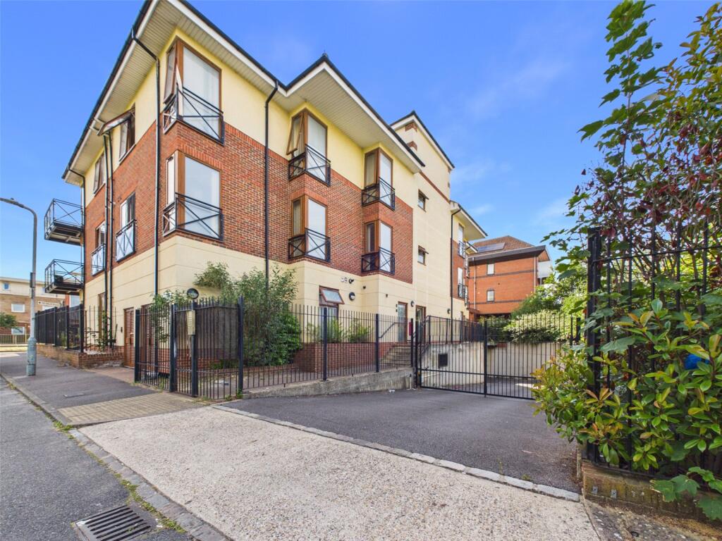 1 bed Apartment for rent in Yiewsley. From R.Whitley and Co