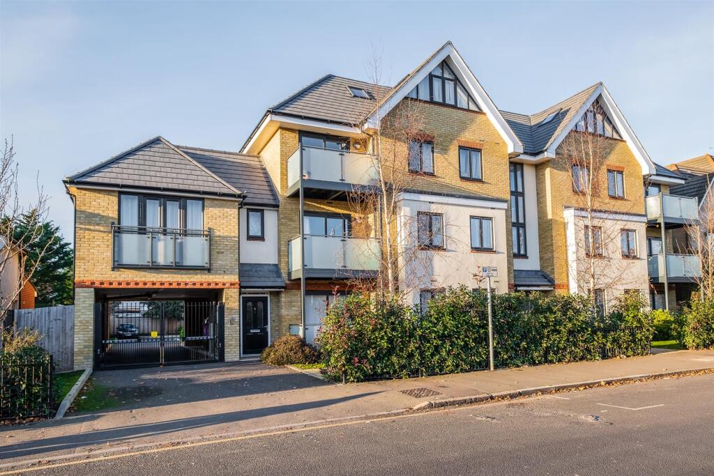 2 bed Apartment for rent in West Drayton. From R.Whitley and Co 2 bed Apartment for rent in West Drayton. From R.Whitley and Co