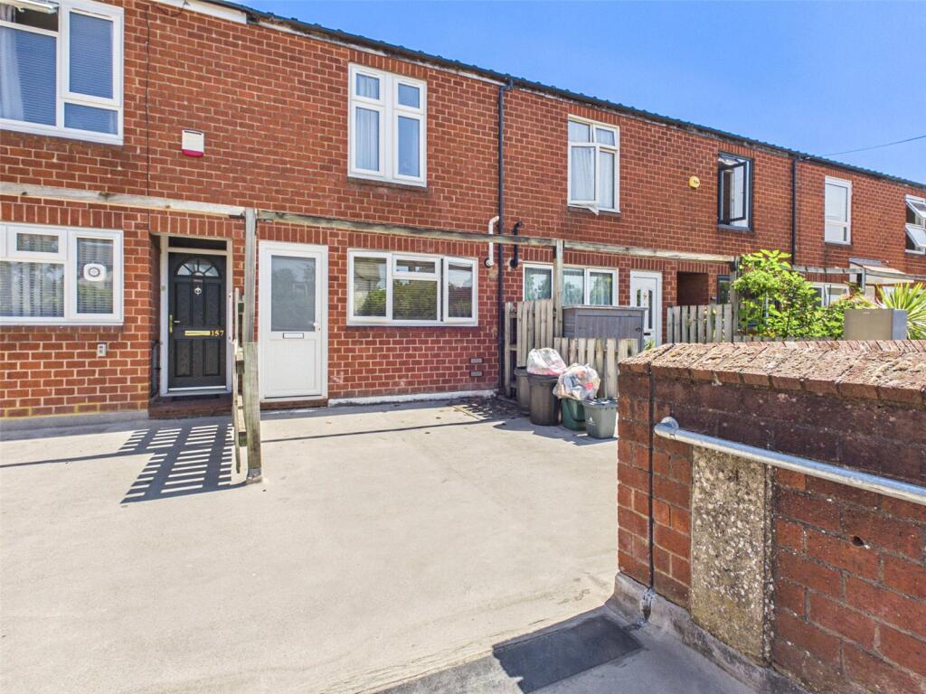 3 bed Mid Terraced House for rent in Uxbridge. From R.Whitley and Co 3 bed Mid Terraced House for rent in Uxbridge. From R.Whitley and Co