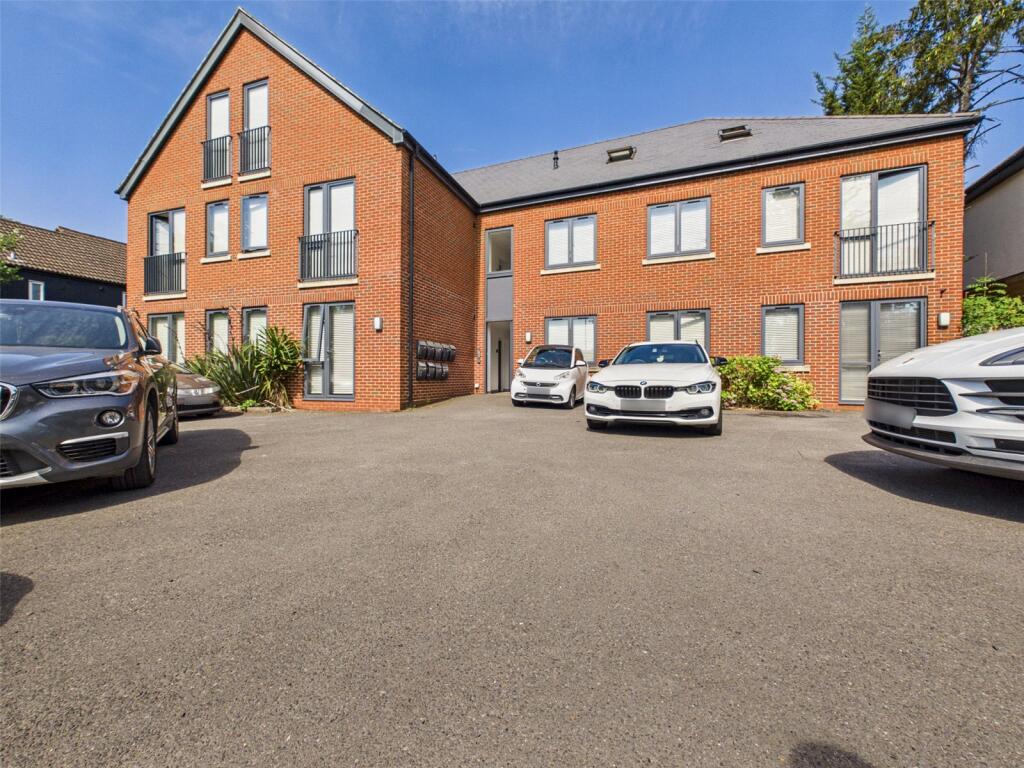 2 bed Apartment for rent in New Denham. From R.Whitley and Co