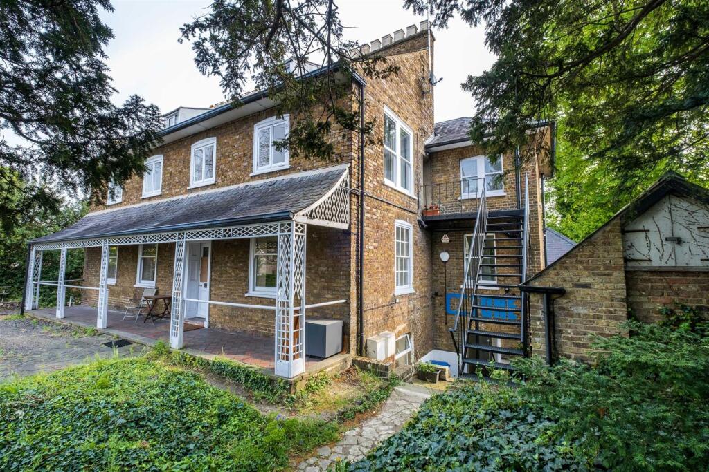4 bed Apartment for rent in Uxbridge. From R.Whitley and Co