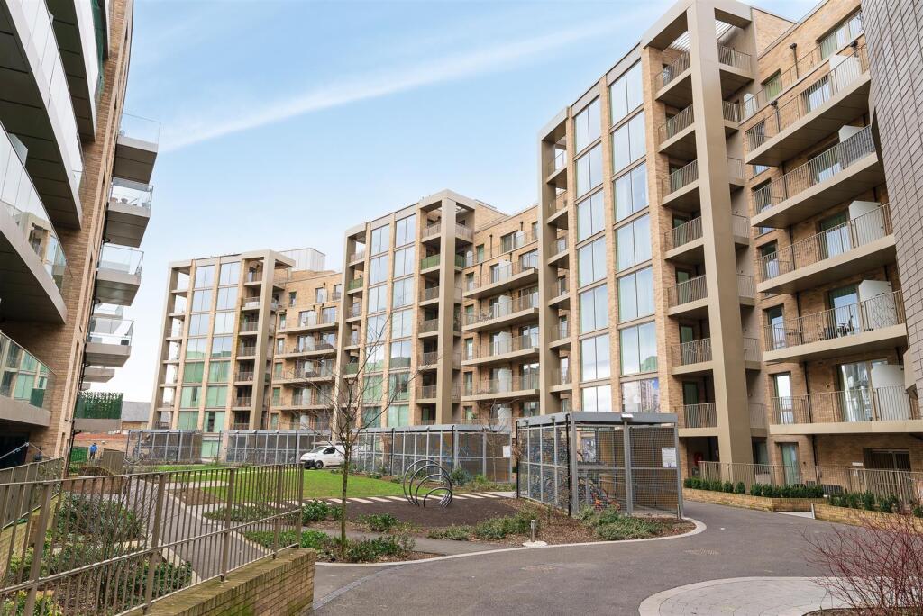 3 bed Apartment for rent in West Drayton. From R.Whitley and Co