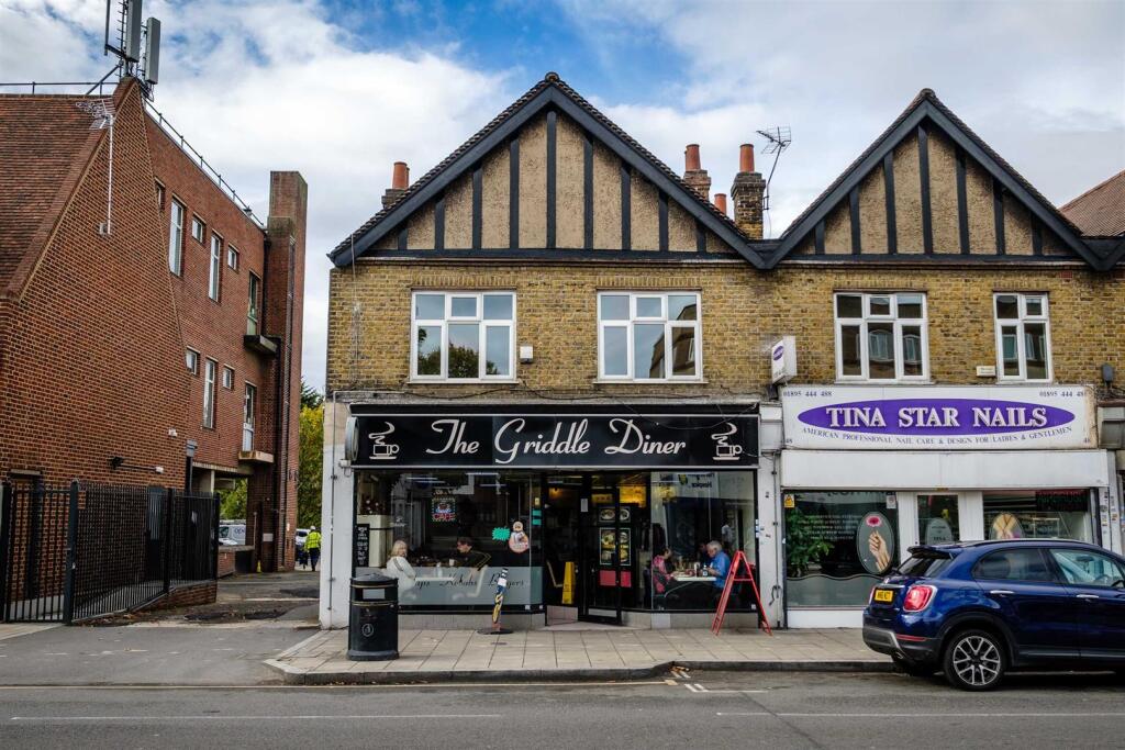 2 bed Apartment for rent in West Drayton. From R.Whitley and Co 2 bed Apartment for rent in West Drayton. From R.Whitley and Co
