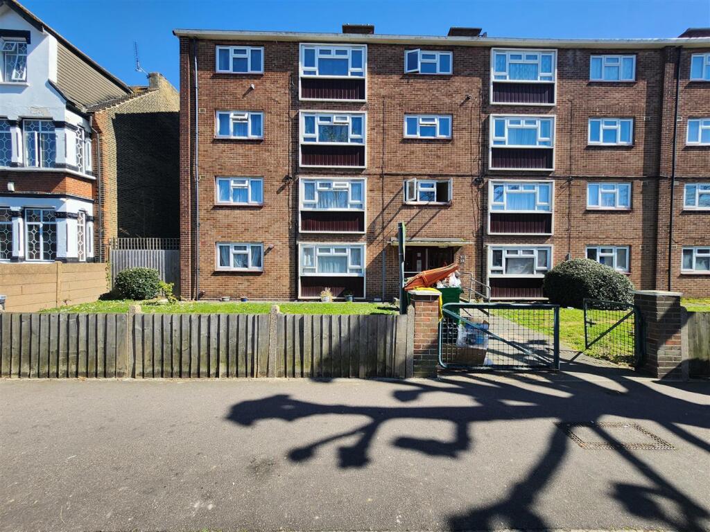 2 bed 1st Floor Flat for rent in London. From Sandra Davidson - Redbridge