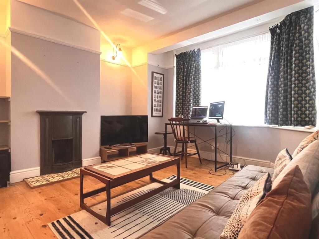 2 bed 1st Floor Flat for rent in London. From Sandra Davidson - Redbridge