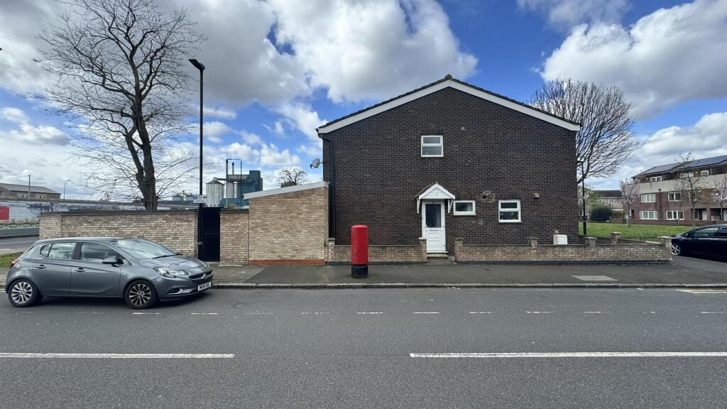 4 bed End of Terrace for rent in Woolwich. From Sandra Davidson - Redbridge