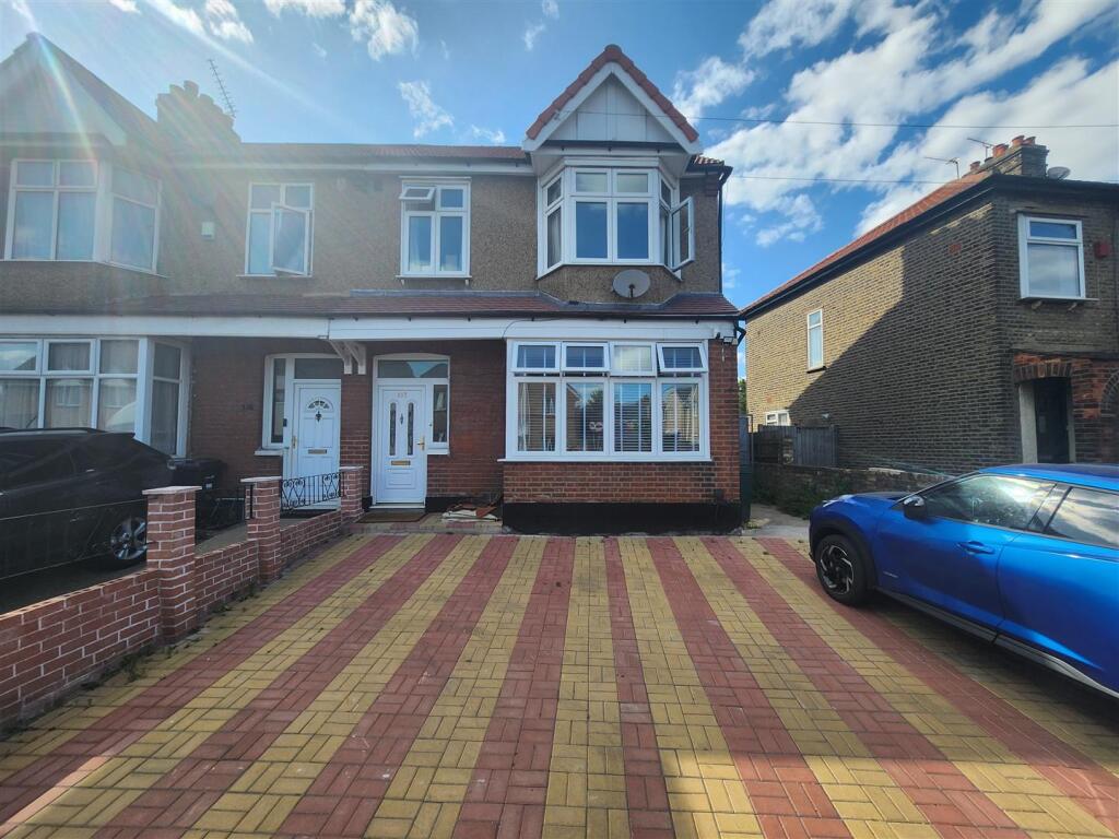 3 bed End of Terrace for rent in Romford. From Sandra Davidson - Redbridge