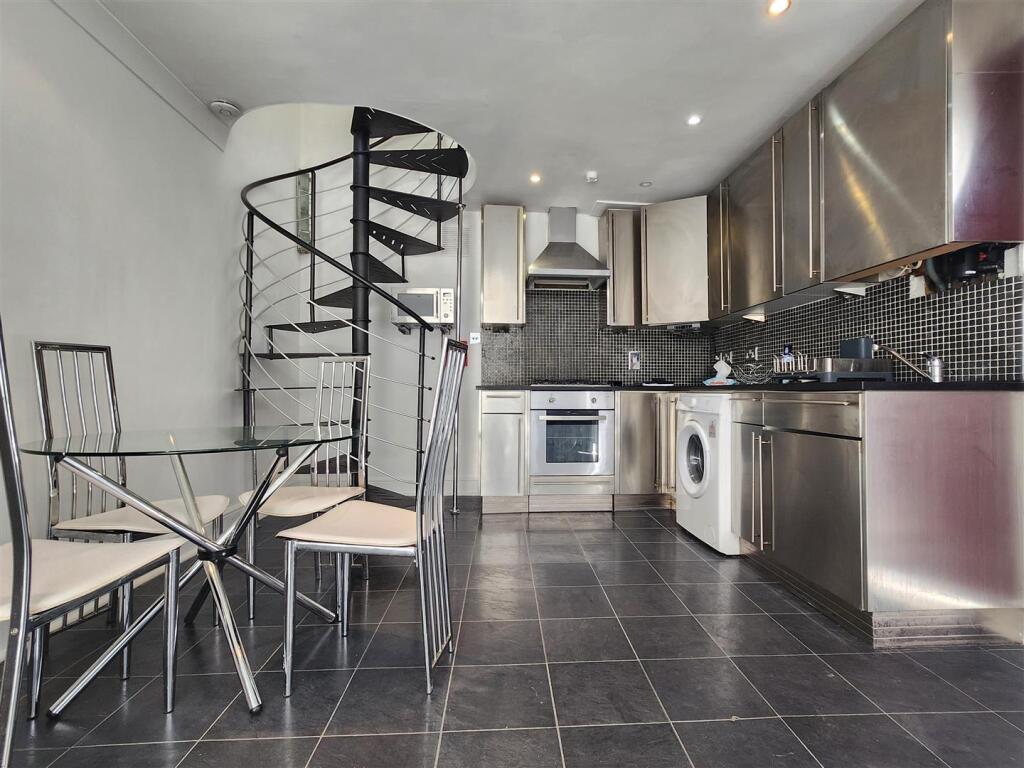 1 bed Detached for rent in London. From Sandra Davidson - Redbridge