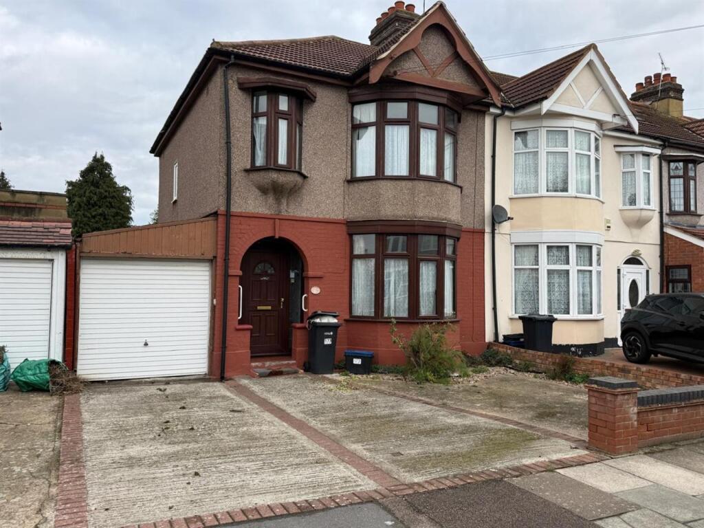 3 bed Detached for rent in Ilford. From Sandra Davidson - Redbridge