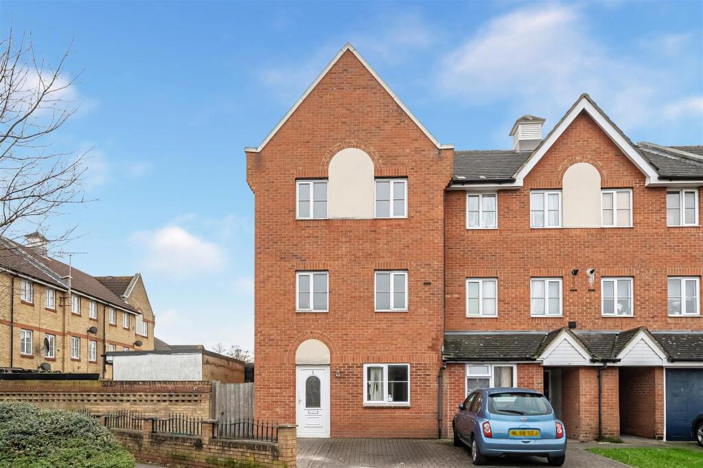 4 bed Detached for rent in Barking. From Sandra Davidson - Redbridge