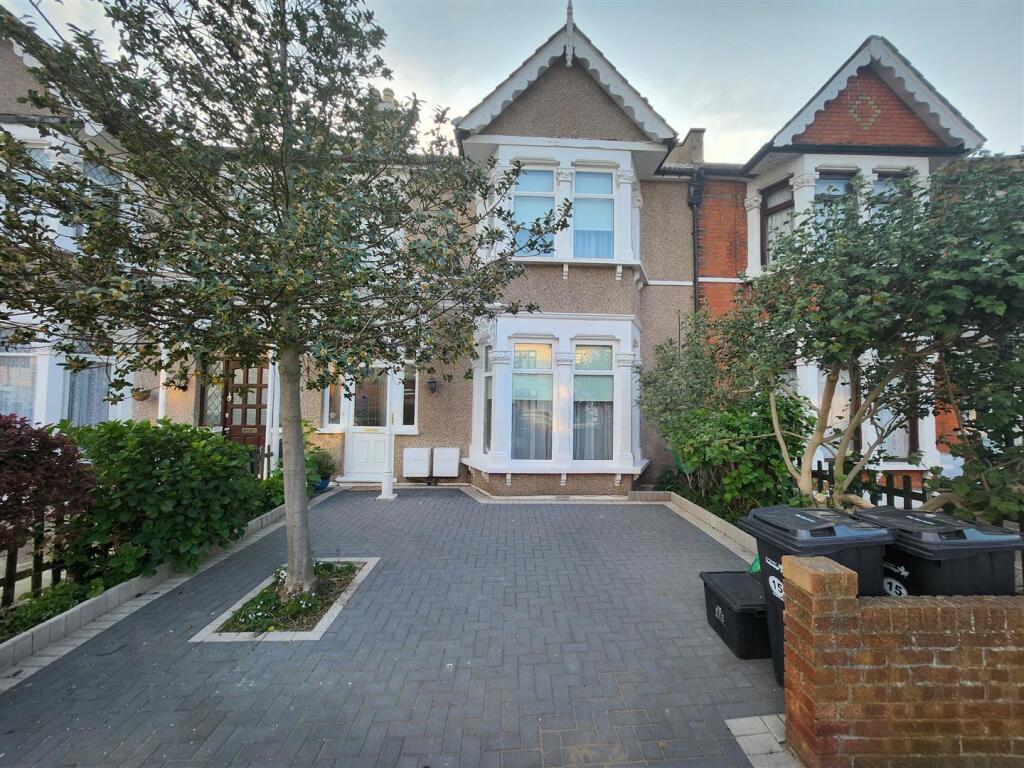 2 bed 1st Floor Flat for rent in Ilford. From Sandra Davidson - Redbridge