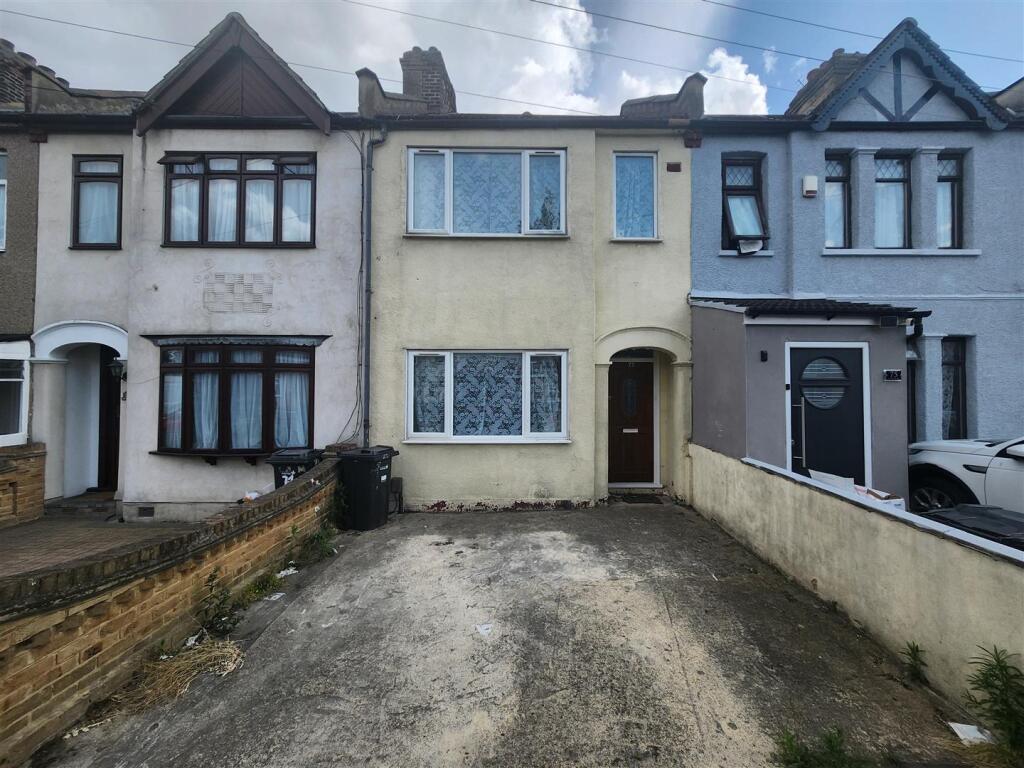 3 bed Detached for rent in Ilford. From Sandra Davidson - Redbridge