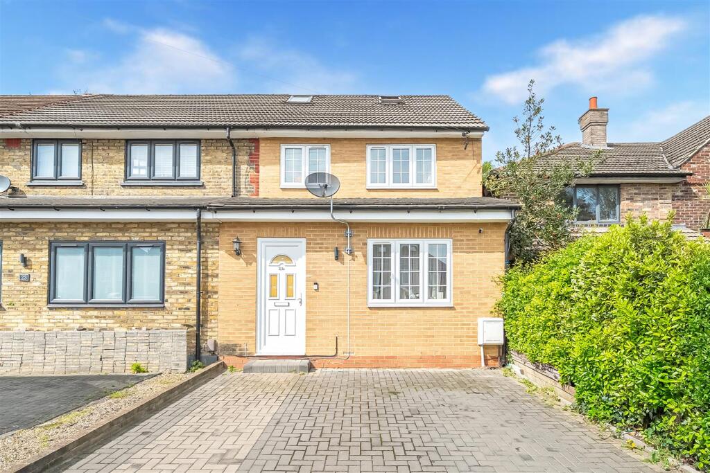 5 bed Detached for rent in Chigwell. From Sandra Davidson - Redbridge
