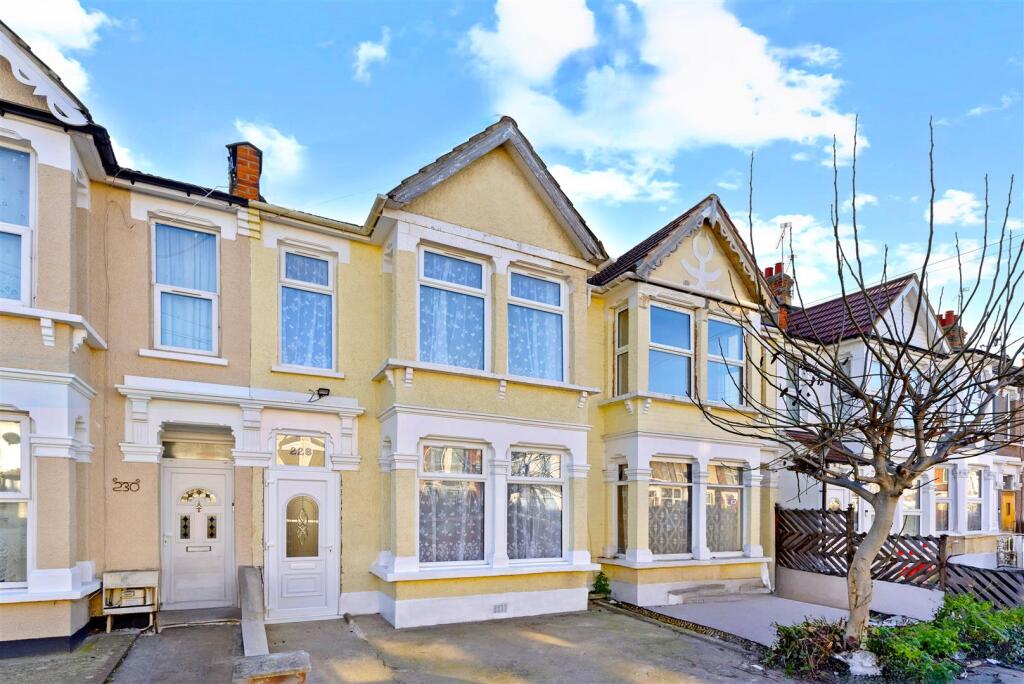 3 bed Mid Terraced House for rent in Ilford. From Sandra Davidson - Redbridge 3 bed Mid Terraced House for rent in Ilford. From Sandra Davidson - Redbridge
