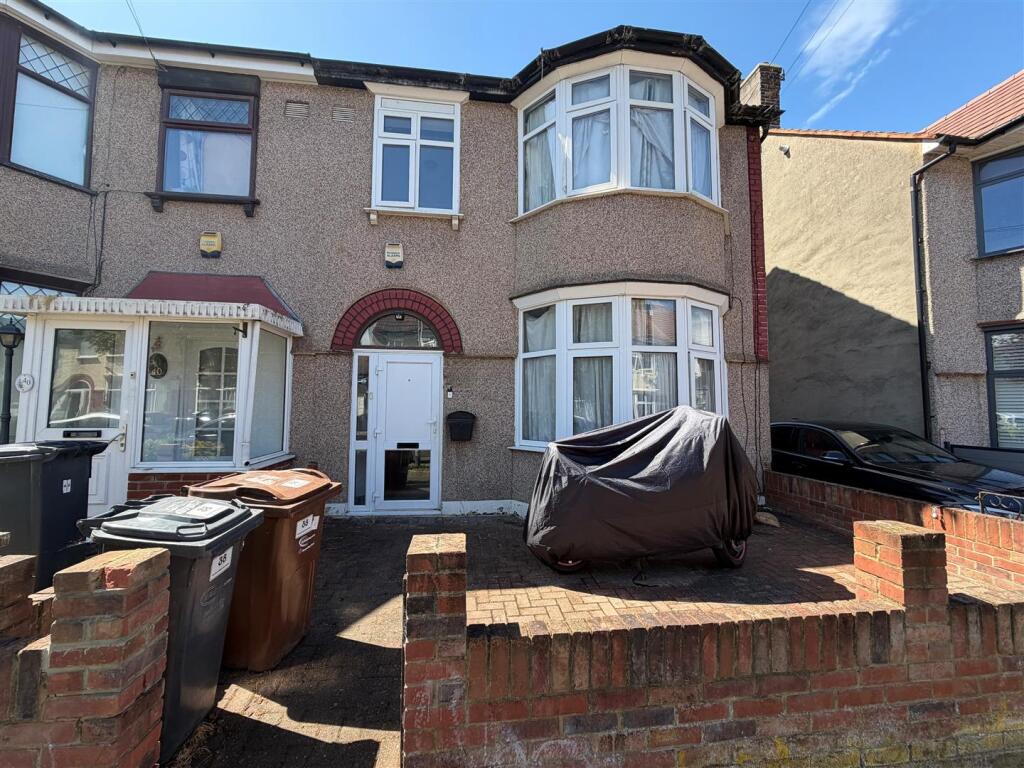 3 bed End of Terrace for rent in Ilford. From Sandra Davidson - Redbridge 3 bed End of Terrace for rent in Ilford. From Sandra Davidson - Redbridge