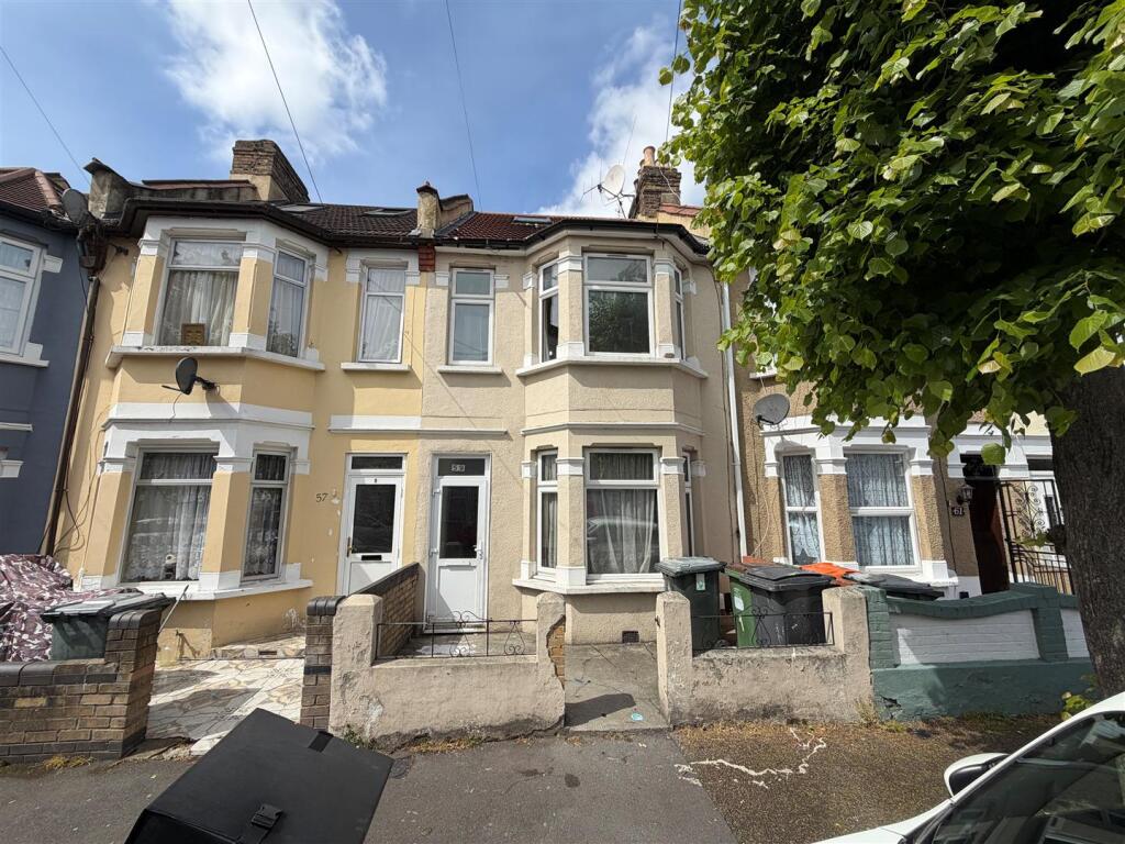 5 bed Detached for rent in London. From Sandra Davidson - Redbridge