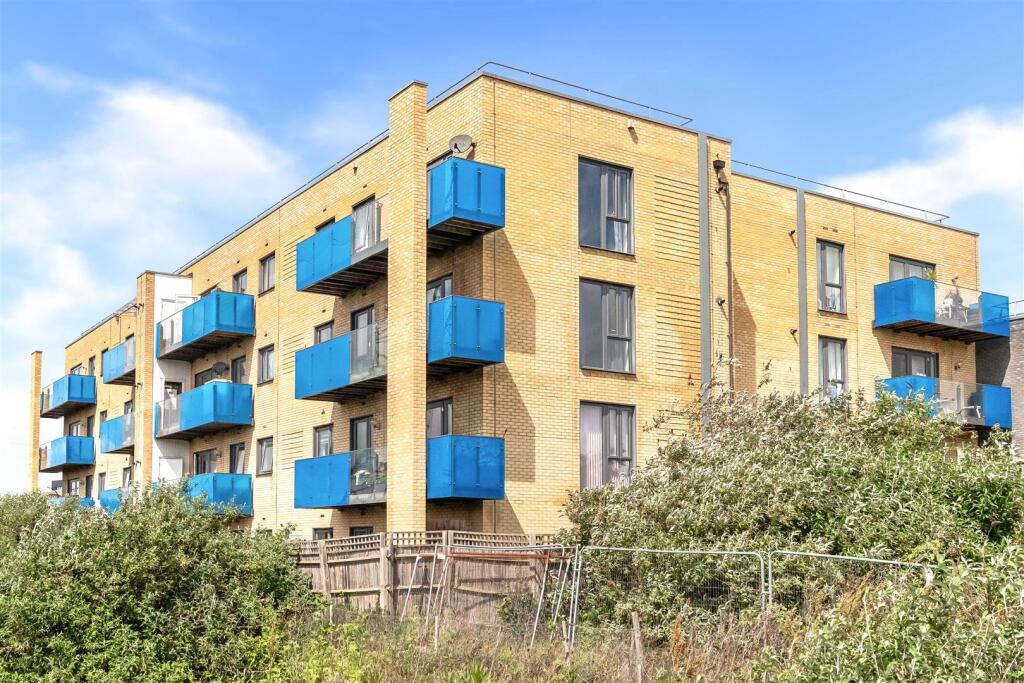 2 bed 1st Floor Flat for rent in Barking. From Sandra Davidson - Redbridge
