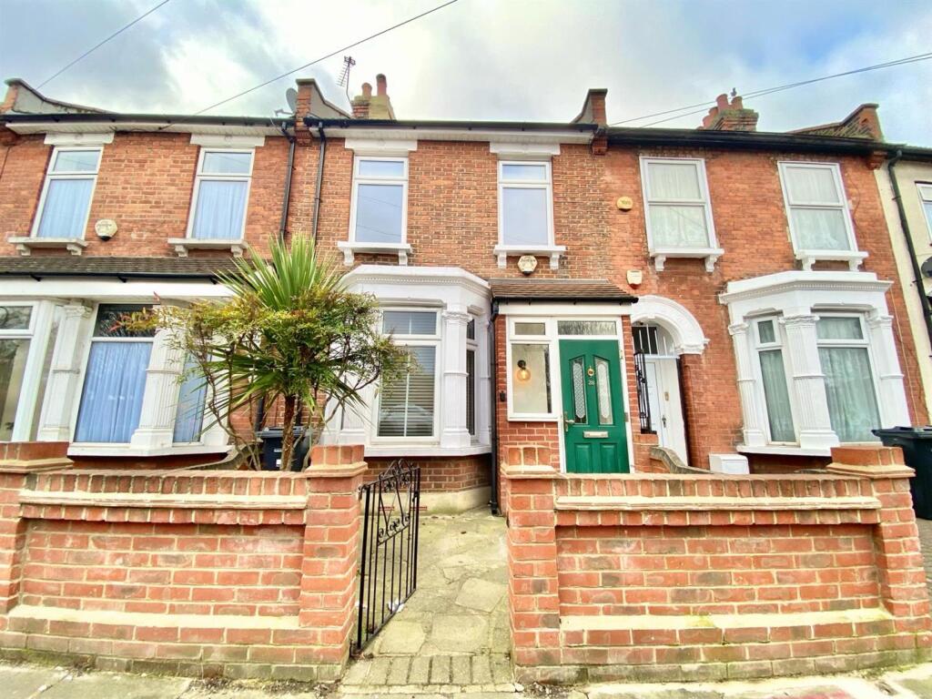 3 bed Detached for rent in Ilford. From Sandra Davidson - Redbridge 3 bed Detached for rent in Ilford. From Sandra Davidson - Redbridge