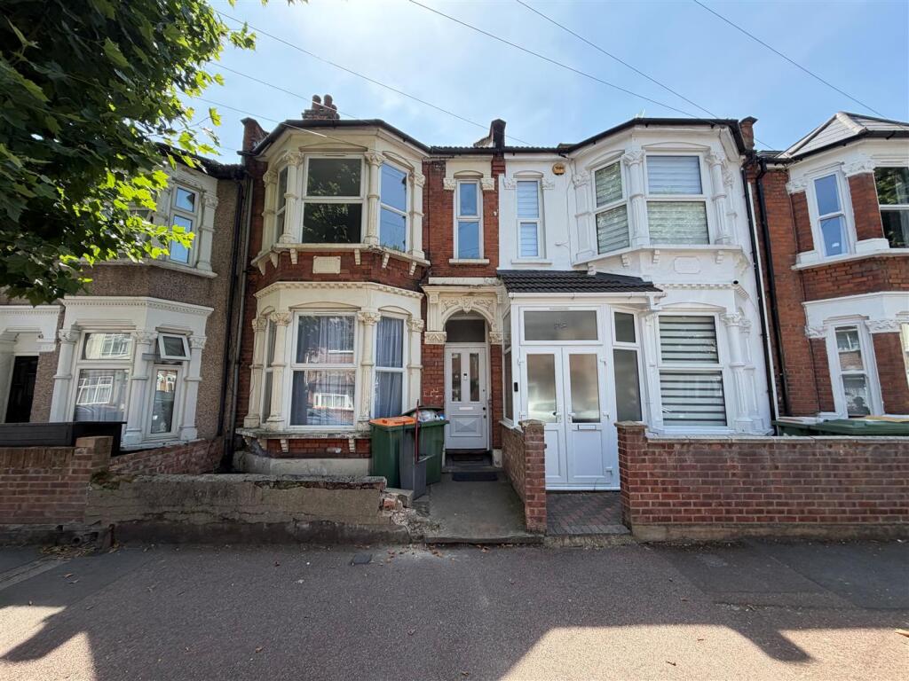 3 bed Detached for rent in London. From Sandra Davidson - Redbridge