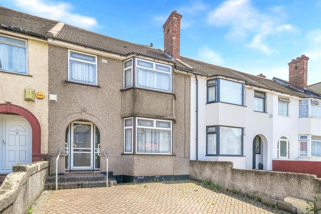 3 bed Mid Terraced House for rent in Dagenham. From Sandra Davidson - Redbridge
