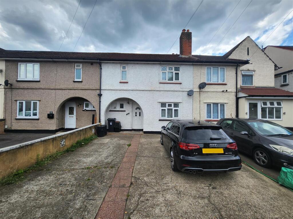 3 bed Detached for rent in Ilford. From Sandra Davidson - Redbridge