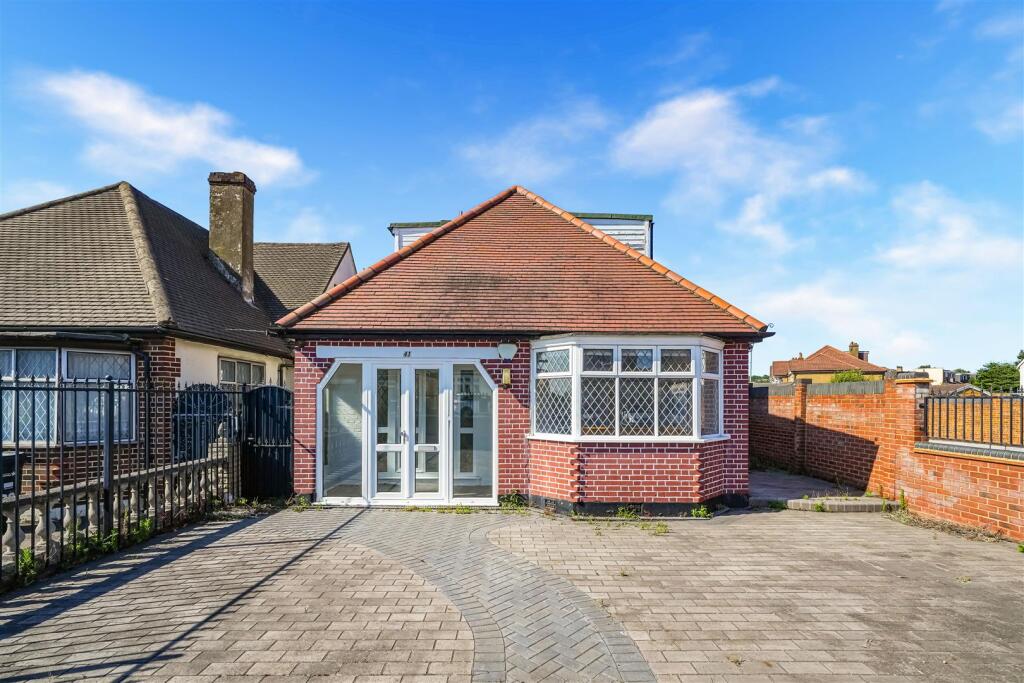 3 bed Detached bungalow for rent in Woodford. From Sandra Davidson - Redbridge