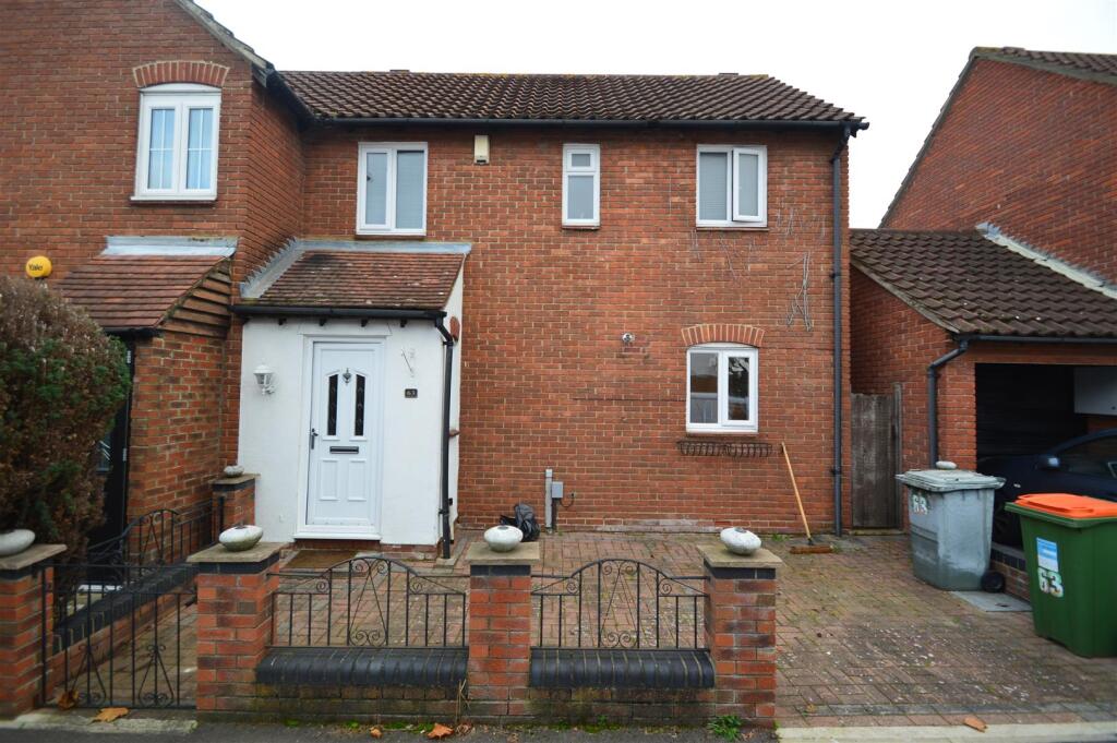 3 bed Semi Detached for rent in East Ham. From Sandra Davidson - Redbridge 3 bed Semi Detached for rent in East Ham. From Sandra Davidson - Redbridge
