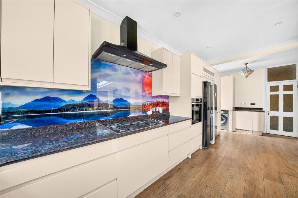 4 bed Bungalow for rent in Wanstead. From Sandra Davidson - Redbridge