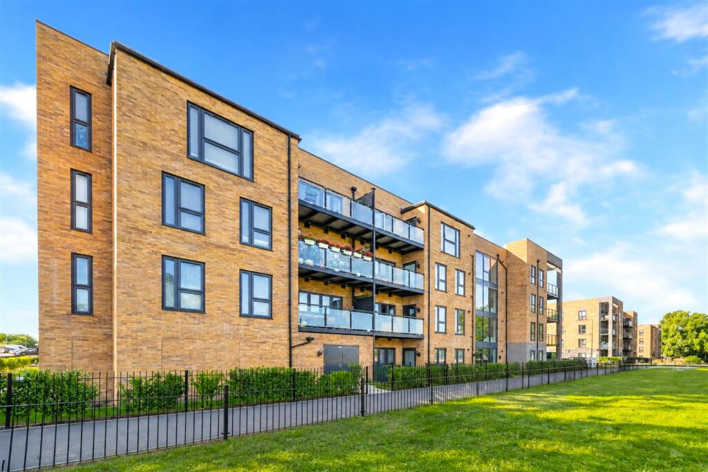 2 bed Detached for rent in Rainham. From Sandra Davidson - Redbridge 2 bed Detached for rent in Rainham. From Sandra Davidson - Redbridge