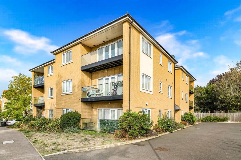 2 bed 1st Floor Flat for rent in Romford. From Sandra Davidson - Redbridge