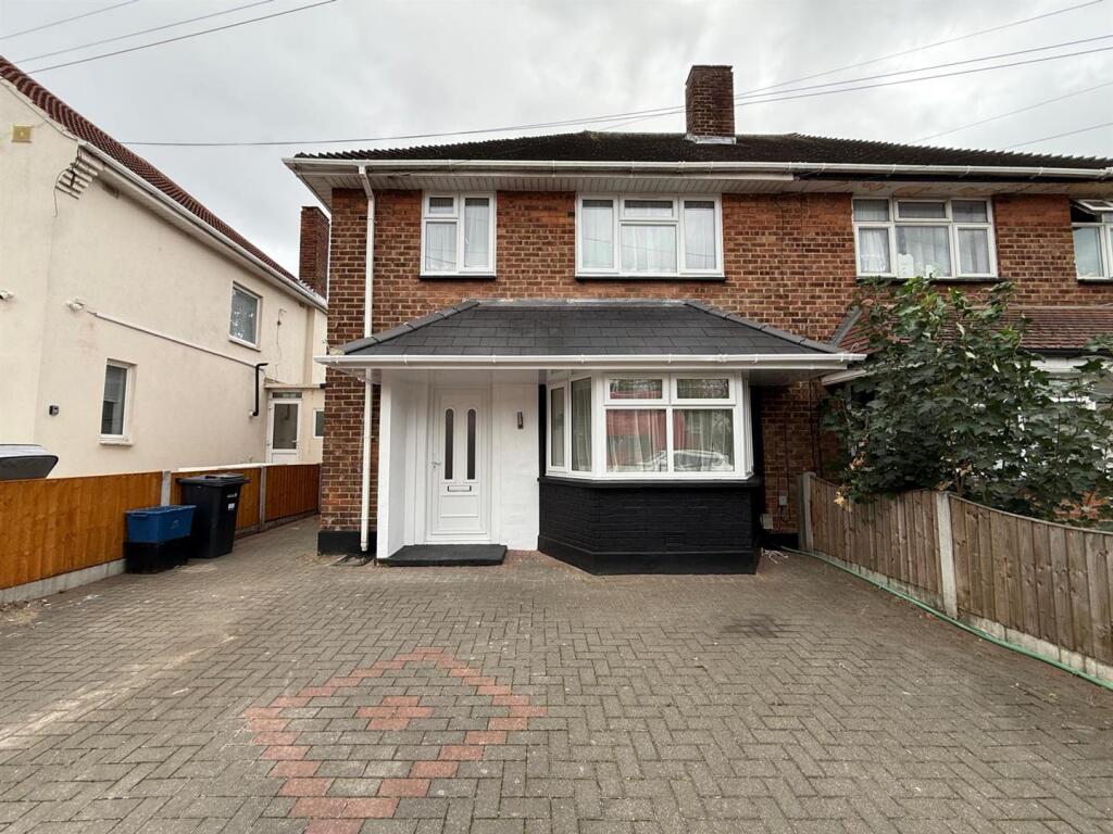 3 bed Detached for rent in Ilford. From Sandra Davidson - Redbridge 3 bed Detached for rent in Ilford. From Sandra Davidson - Redbridge