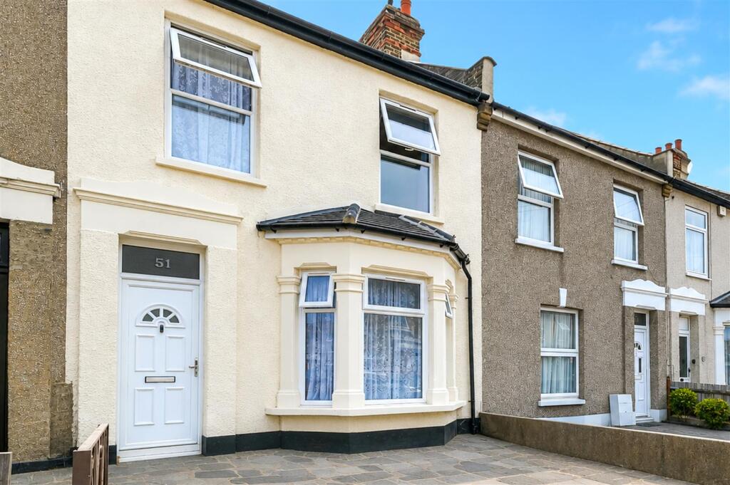 4 bed Mid Terraced House for rent in Ilford. From Sandra Davidson - Redbridge 4 bed Mid Terraced House for rent in Ilford. From Sandra Davidson - Redbridge
