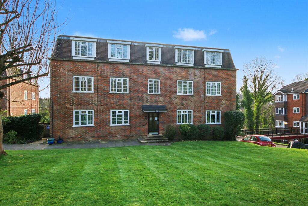 2 bed 1st Floor Flat for rent in Radlett. From Aitchisons - Radlett